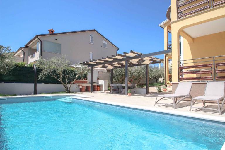 Fully equipped spacious villa with barbeque, patio & private pool | Pets are welcome — photo 4