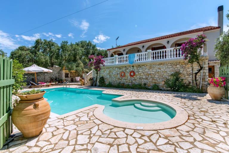 Βίλα Yfalos Paxoi