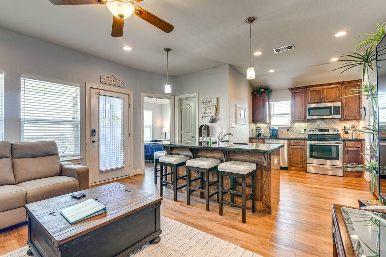 Golf Cart, Pool Access! Beach-Walk Galveston Haven — photo 2