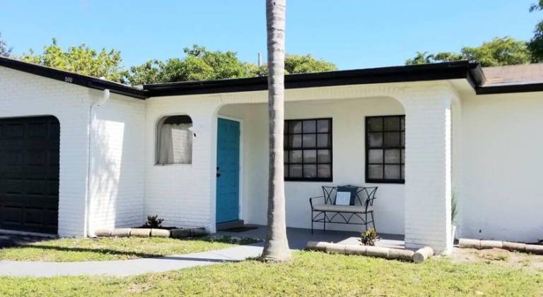 House with pool in West Palm Beach, FL