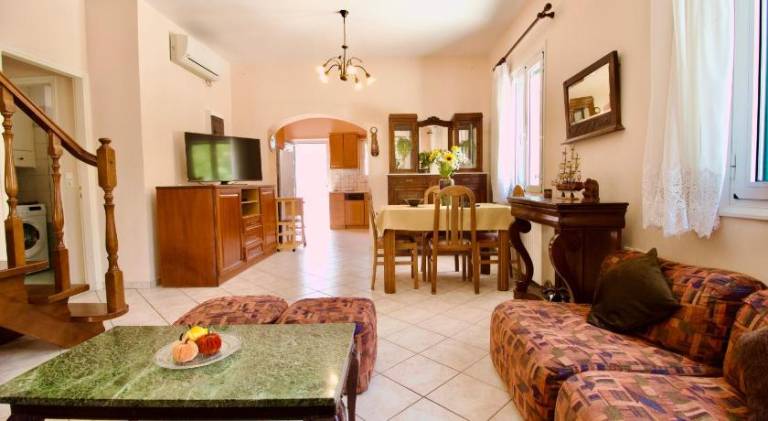Fully equipped beautiful villa with yard & patio | Pets are welcome — photo 2