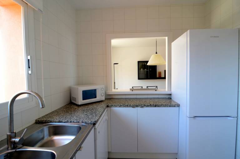 Fully equipped rental apartment with pool & terrace | Close to the beach | Pets are welcome — photo 3