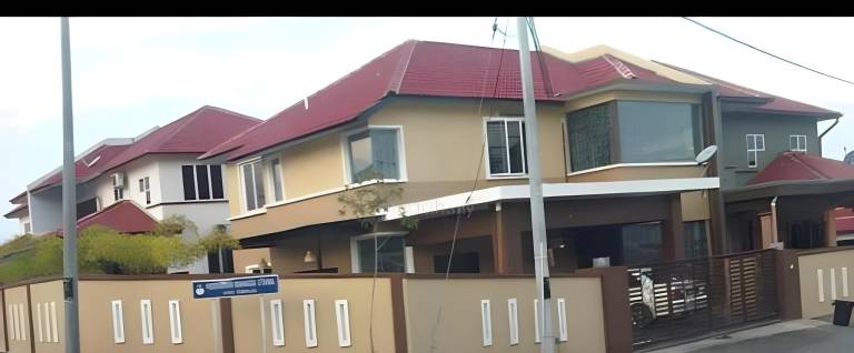 2500 m&sup2; Ferienhaus