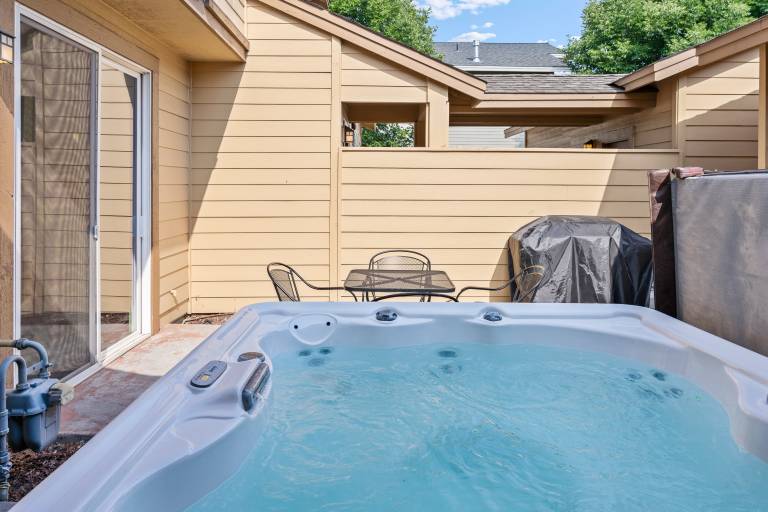 Old Mill Magic - Hot Tub, A/C, Modern & Updated, Nestled Between Old Mill & Downtown — photo 4