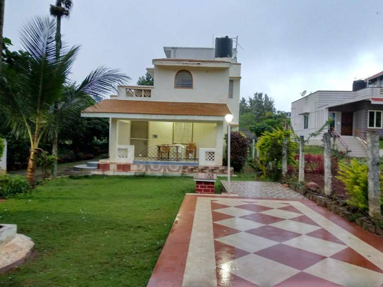 100 m&sup2; Villa
