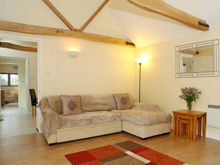 Cottage with garden — photo 3
