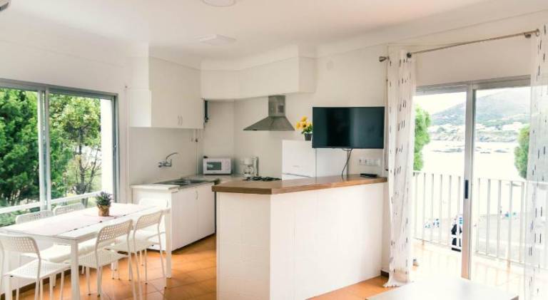 Apartment with terrace — photo 3