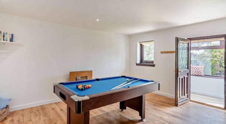 House with hot tub — photo 5