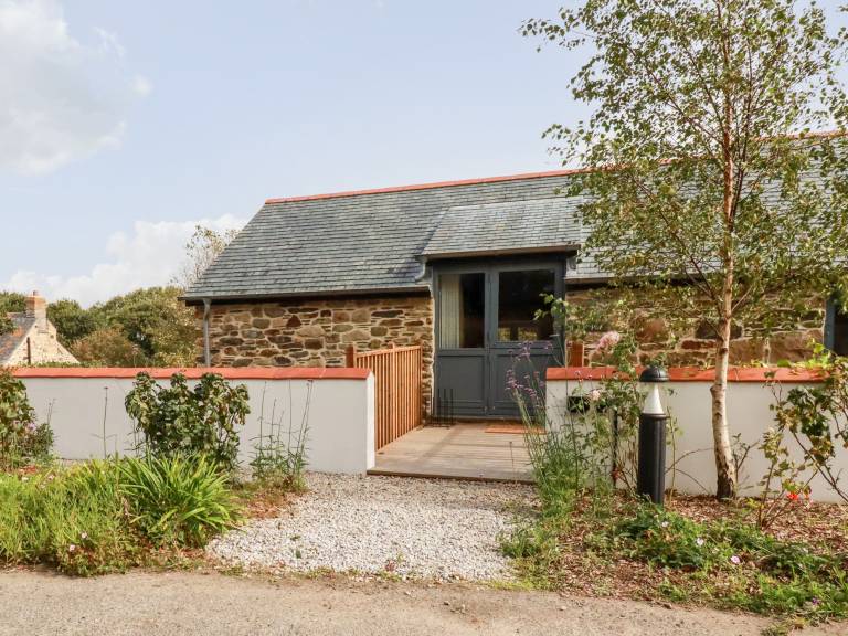 Cottage with garden | Beach view — photo 3