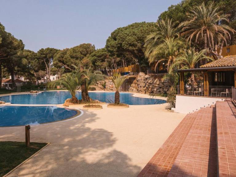 Mobile home with pool & patio in L'Escala