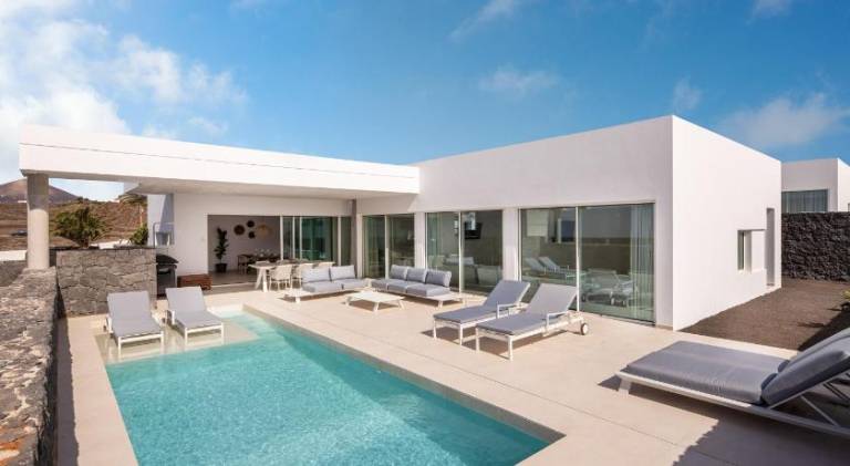 Villa with pool in Tías