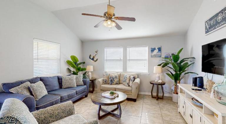 Wonderful house with barbeque, patio & pool | Perfect for remote work | Dogs allowed — photo 3