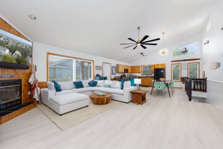 Family-oriented lovely house with BBQ & fast internet | Sea view | Close to the beach | Pets allowed in Outer Banks, NC