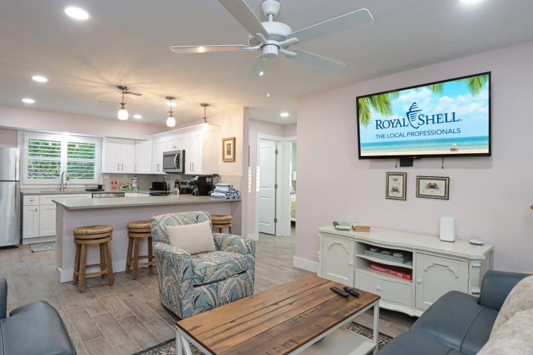 Updated Three Bedroom Cottage, Short walk to the Beach! Shell Basket 1 — photo 4