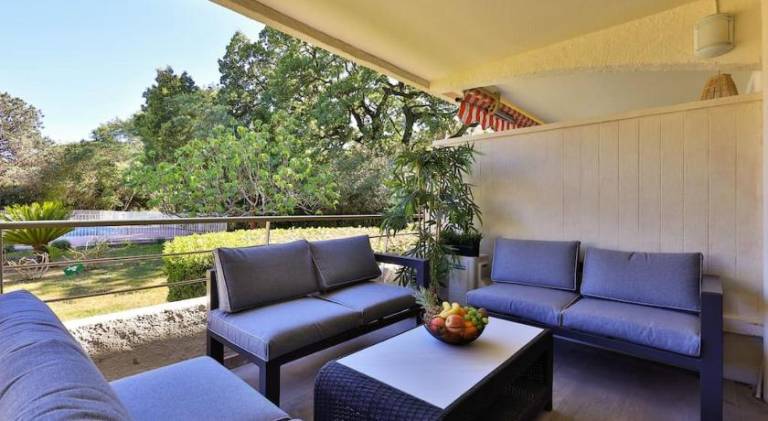 Centre St Tropez - Gd 2 pieces, piscine et parking — photo 4