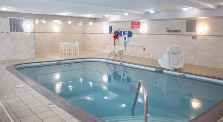 Country Inn & Suites by Radisson, Big Rapids, MI — photo 4