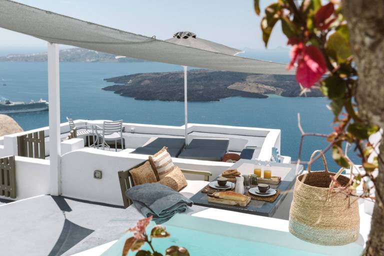 Family-oriented vacation home with private pool & hot tub | Pets allowed in Santorini