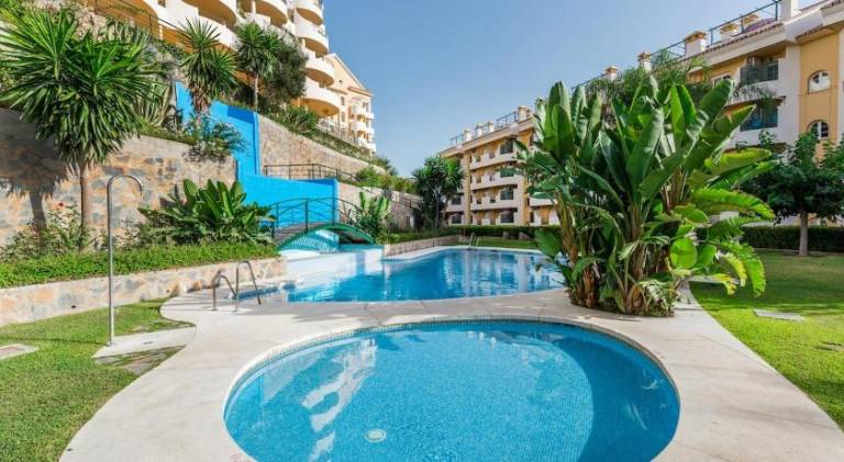 3 bed duplex by Puerto Banus, Marbella, 3 pools, Sea views — photo 3