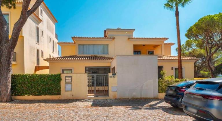 Villa with garden, terrace & pool | Pets allowed — photo 5