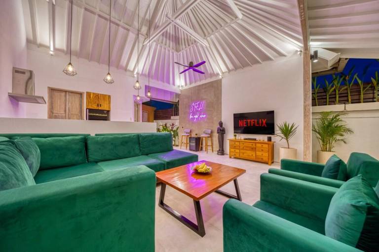 Family-friendly house with patio & pool | Pets are welcome — photo 4