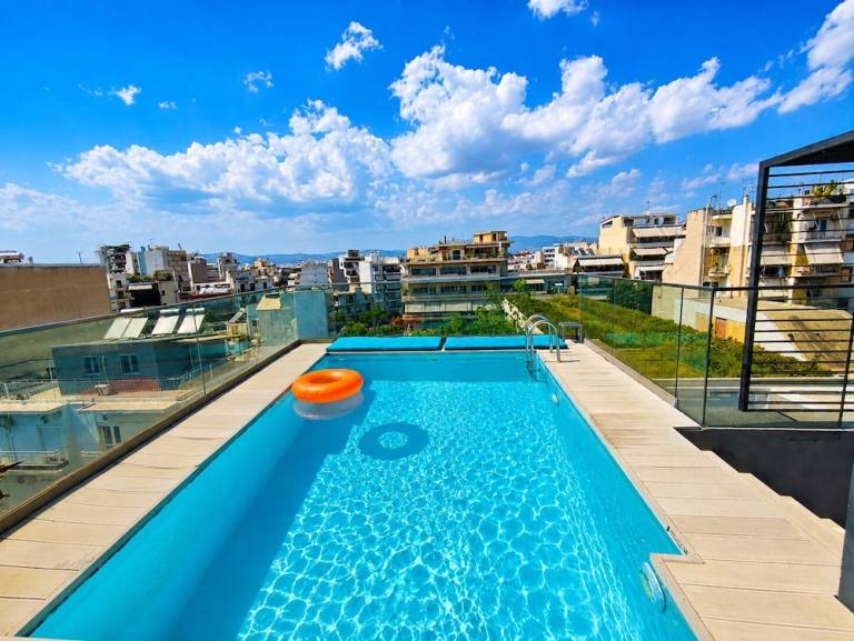 Fully equipped holiday apartment with pool & patio | City view