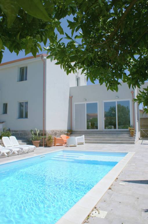 Villa Piscinas