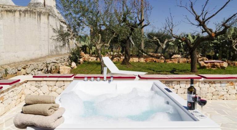 Rental apartment with hot tub — photo 3