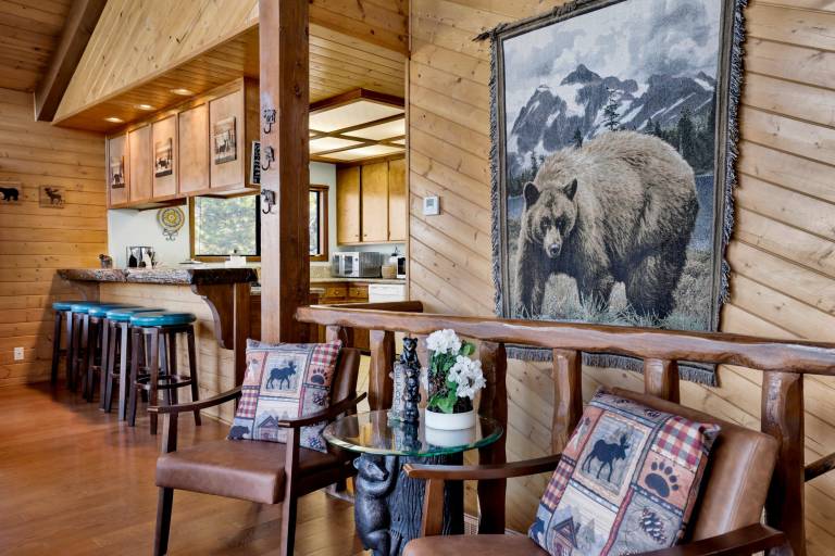 The Bronwell House at Big Bear - Charming Bear Mountain Resort Retreat — photo 5