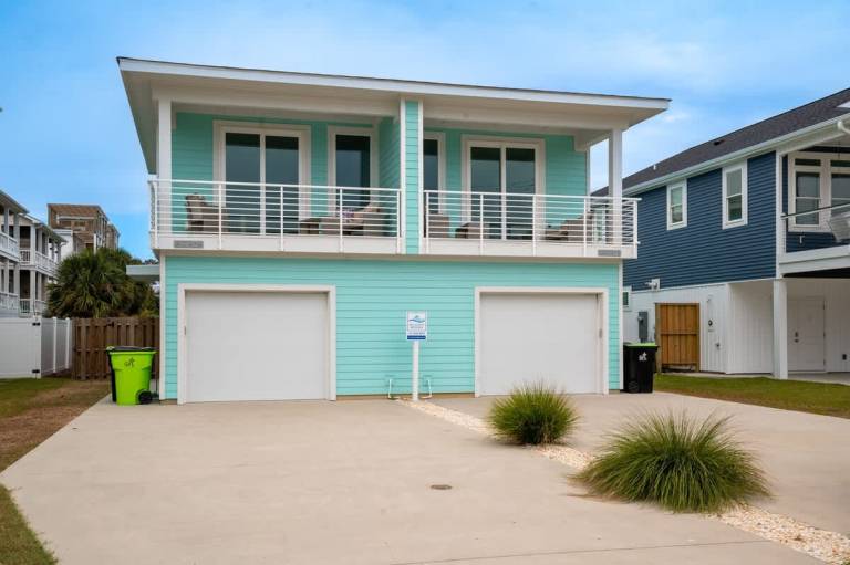 House with garden & BBQ | Sea view | Good for workation in Carolina Beach, NC