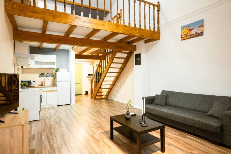 Apartment with jacuzzi | City view — photo 2