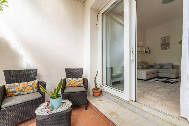Apartment with yard | Garden view | Pet-friendly — photo 3