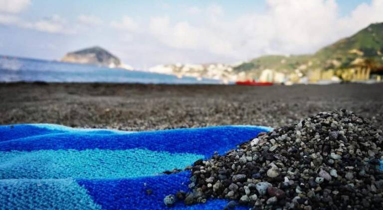 Rental apartment with garden & terrace in Serrara Fontana