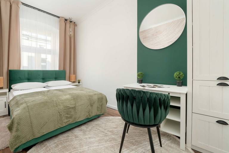 Piotrkowska 92 Stylish Apartment Desk — photo 2