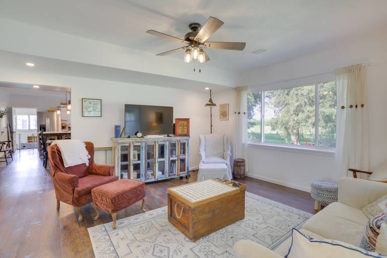 South Haven Farmhouse w/ Fire Pit, 4 Mi to Beach! — photo 4