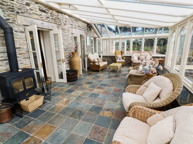 Cottage with garden & patio | Beach view in Truro