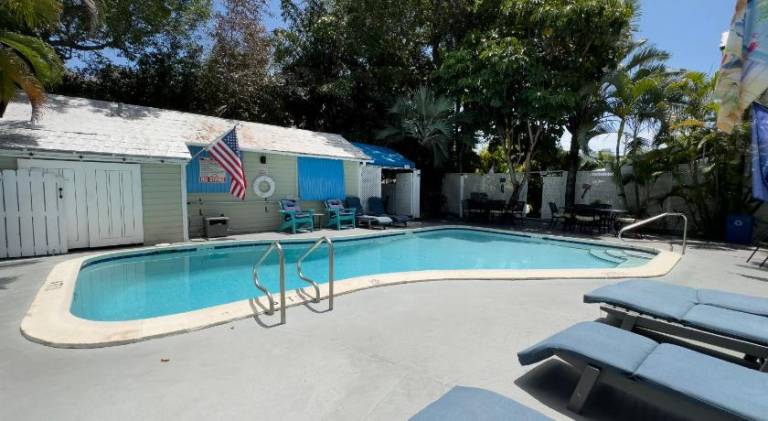 House with pool | Near Southernmost Point | Next to the beach | Dogs allowed — photo 3