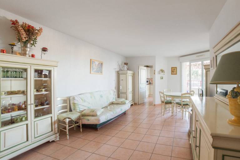 Holiday apartment with patio & pool | Sea view — photo 2