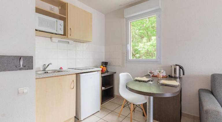 Serviced apartment with terrace & yard | Suitable for remote work | Pets allowed — photo 3