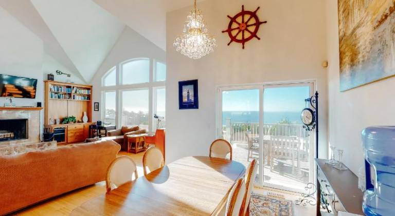 Vacation home with hot tub | Close to the beach | Pets are welcome — photo 4