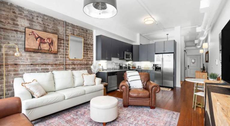 Pleasant apartment | Pets are welcome in Savannah, GA