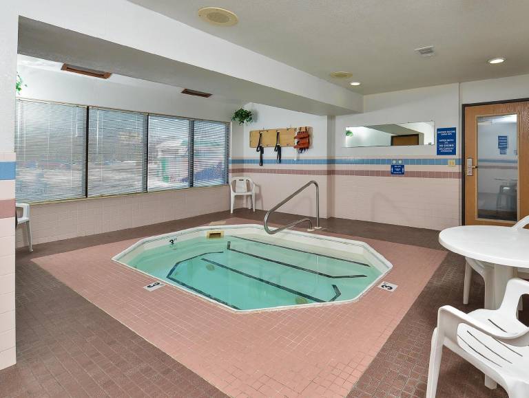 Americas Best Value Inn Birch Run — photo 3