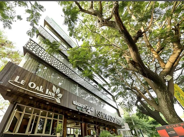 Le Oak Inn