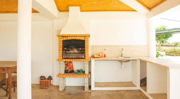 House with pool, barbeque & yard | Pet-friendly — photo 2