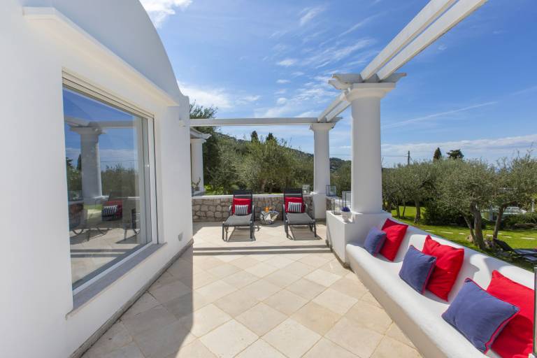 Family-friendly ample villa with private pool, patio & barbeque | Dogs allowed — photo 5