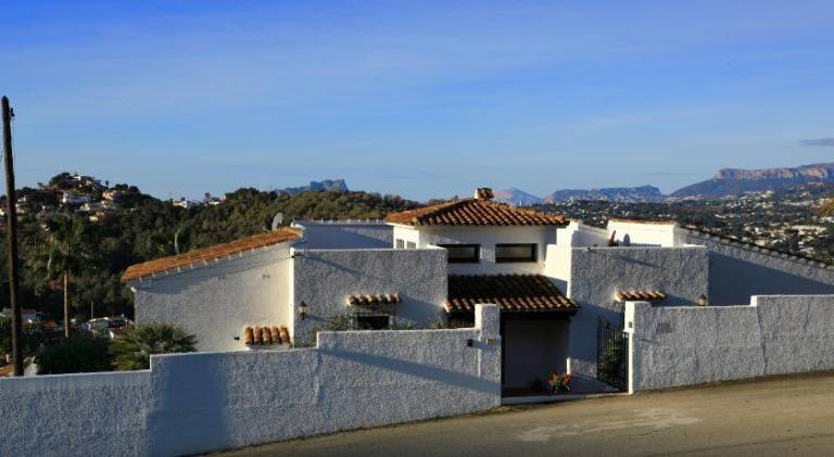 Rental apartment with BBQ, pool & terrace in Mora