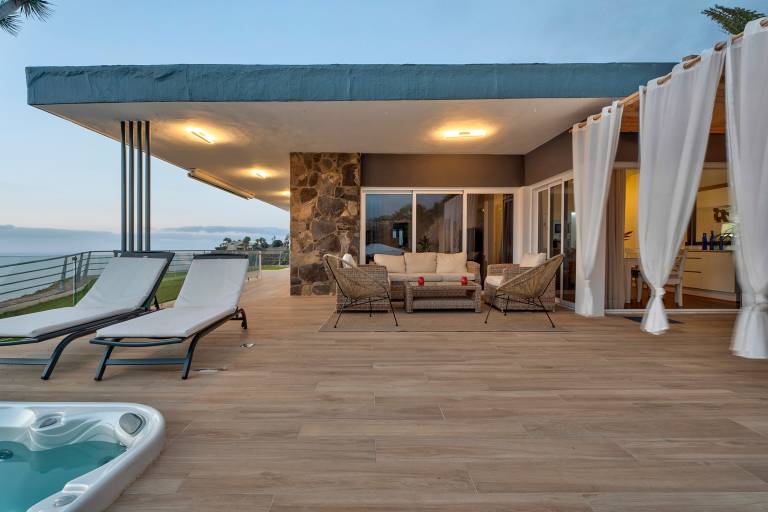 Vacation Home "Villa Bahía de Michel" with Sea View, Pool, Garden & Wi-Fi — photo 5