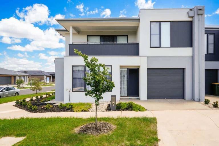 House  Werribee South