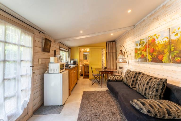 Lovely apartment with fast internet, BBQ & garden | Garden view | Pet-friendly — photo 4