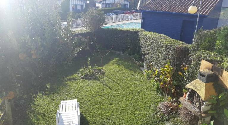 Vacation home with garden, patio & pool — photo 5