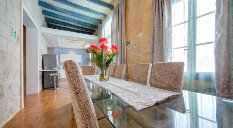 Ample villa with pool & jacuzzi | Near Lower Barrakka Gardens | Pets allowed — photo 4